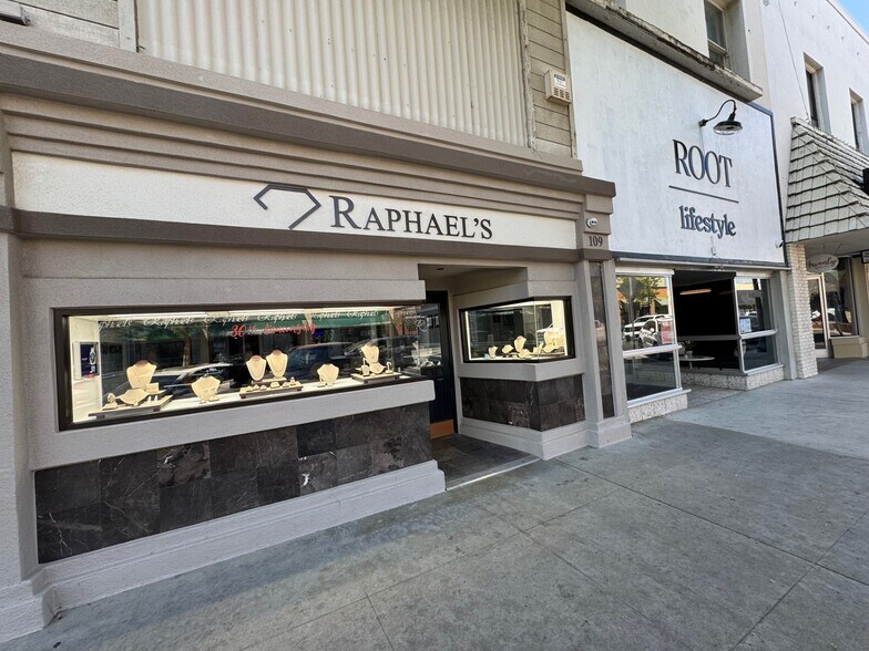 101 W Main St, Visalia, CA à vendre - Photo du bâtiment - Image 3 de 17