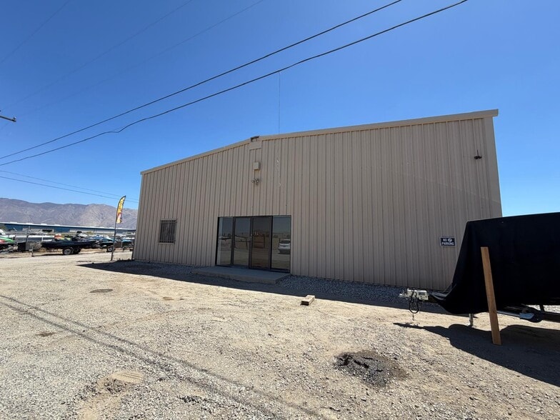 1300 N Juanita St, Hemet, CA for lease - Building Photo - Image 2 of 7