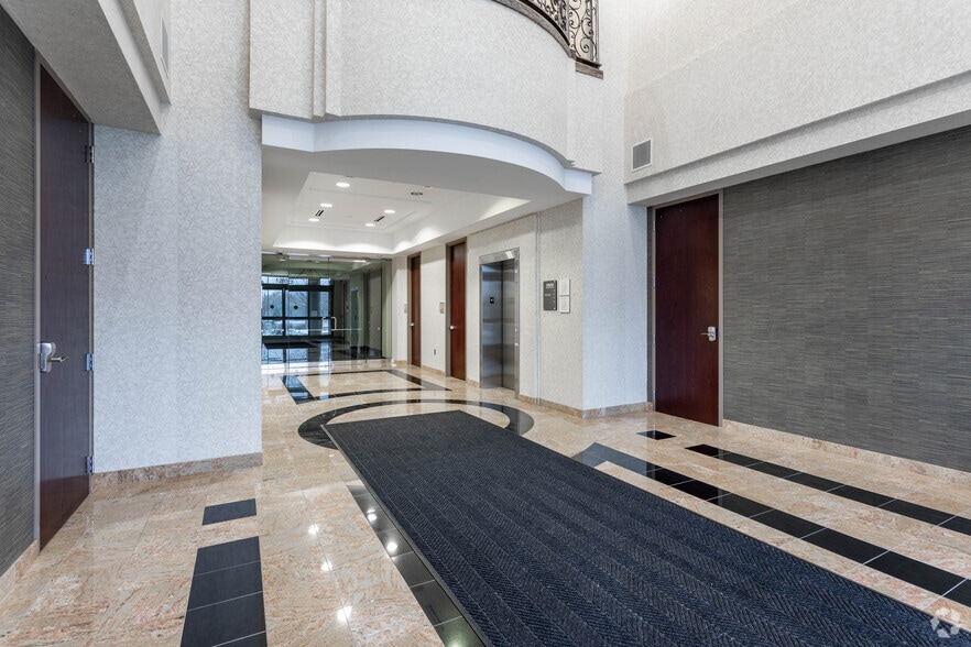 12850 Metcalf Ave, Overland Park, KS à louer - Hall d’entrée - Image 2 de 7