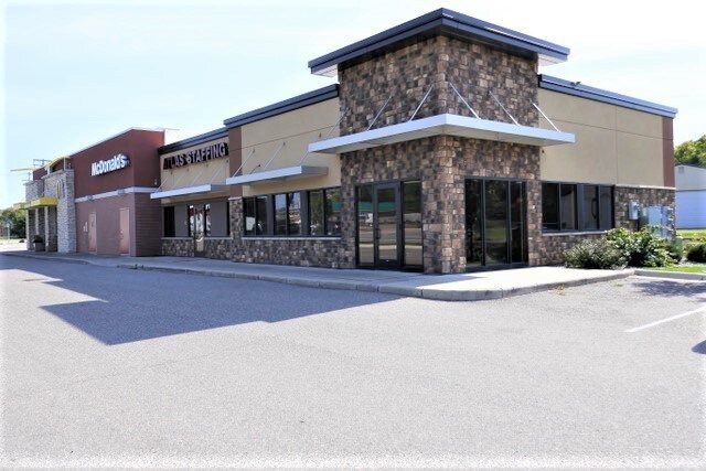 211 Elm St W, Annandale, MN à vendre - Photo du bâtiment - Image 2 de 7