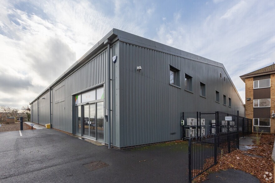 18-20 Bradfield Rd, Wellingborough à vendre - Photo principale - Image 1 de 1