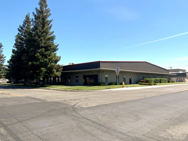 637 Bangs Ave, Modesto, CA for lease - Primary Photo - Image 1 of 6