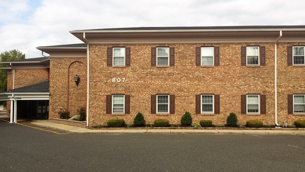 807 N Haddon Ave, Haddonfield, NJ à louer - Photo du bâtiment - Image 2 de 3