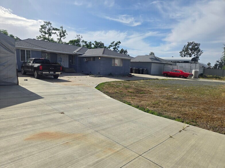 23320-23330 Cajalco Rd, Perris, CA à vendre - Photo du bâtiment - Image 2 de 4