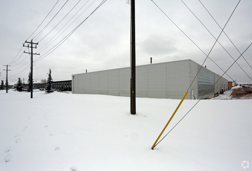 12719 149 St NW, Edmonton, AB à vendre - Photo du bâtiment - Image 3 de 4