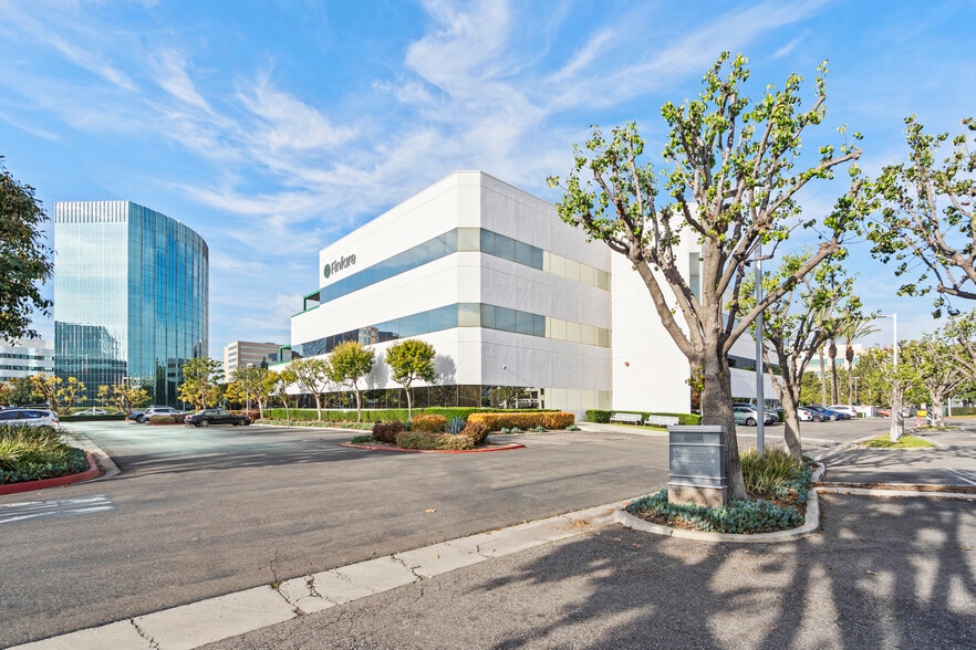 17900 Von Karman Ave, Irvine, CA for lease - Building Photo - Image 2 of 10