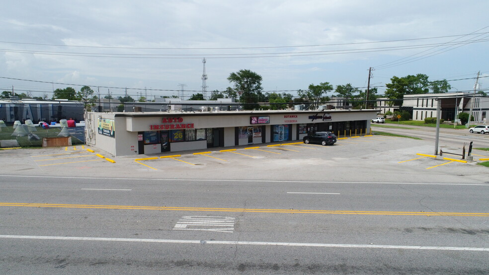 11204 Hempstead Rd, Houston, TX for lease - Building Photo - Image 2 of 8