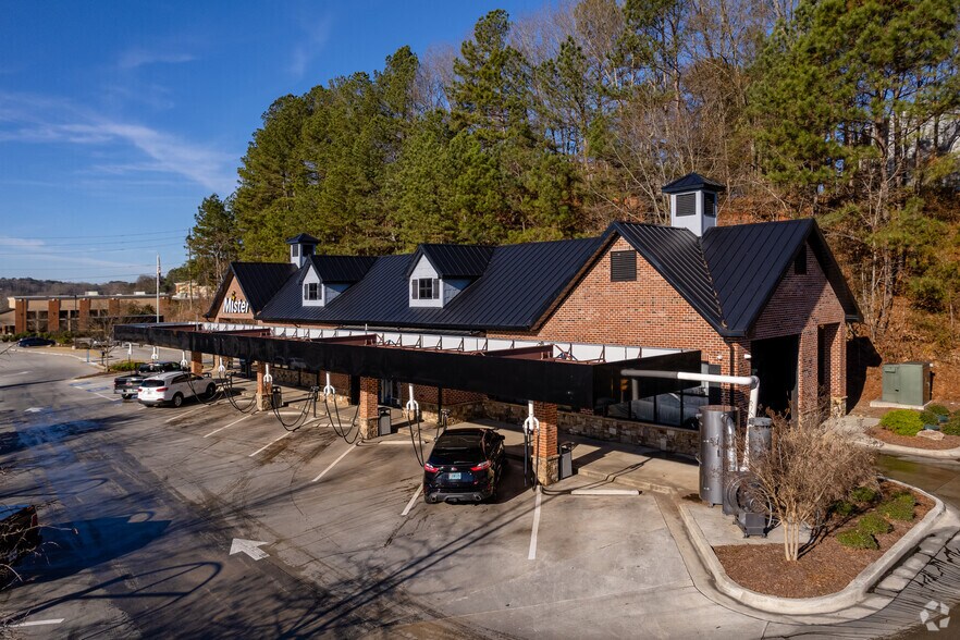 651 Riverstone Pkwy, Canton, GA à vendre - Photo du bâtiment - Image 2 de 7