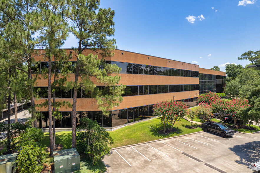 16701 Greenspoint Park Dr, Houston, TX for lease - Building Photo - Image 2 of 15