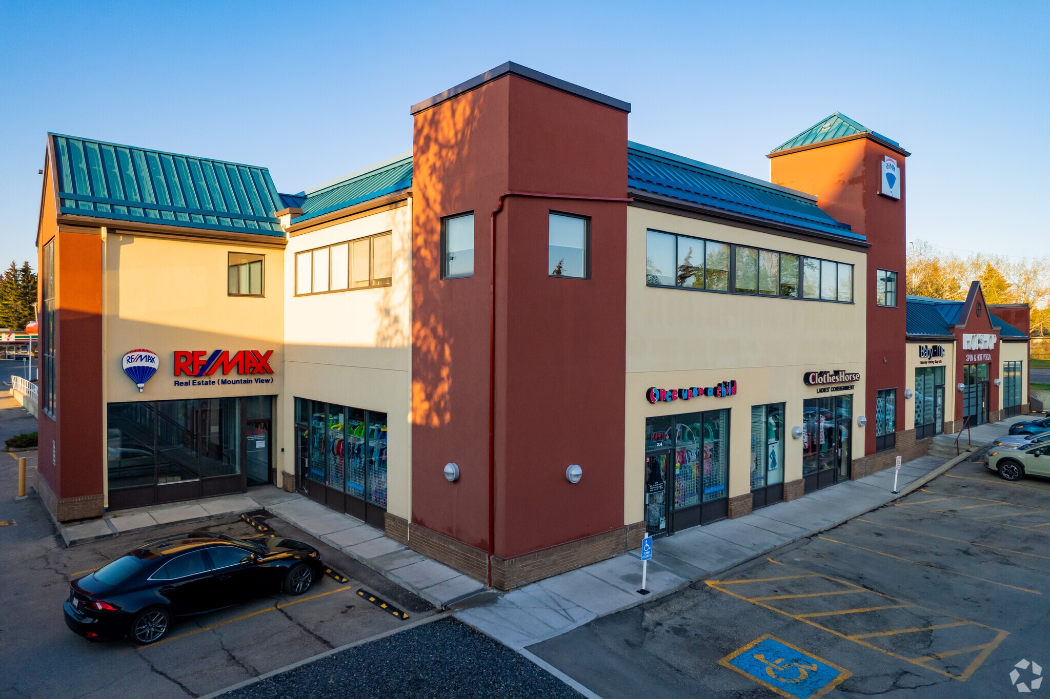 4625 Varsity Dr NW, Calgary, AB for lease Building Photo- Image 1 of 11