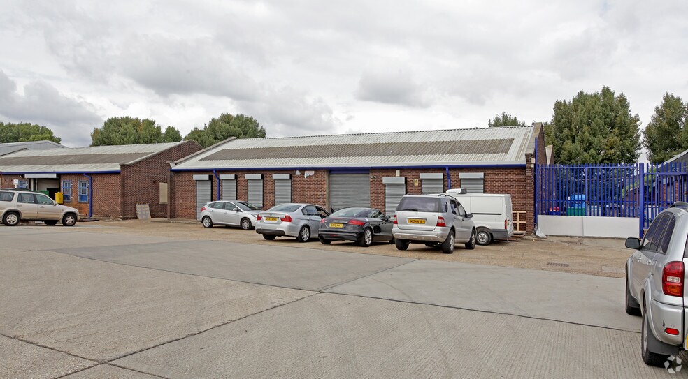 25 Thames Rd, Barking à louer - Photo du bâtiment - Image 2 de 4