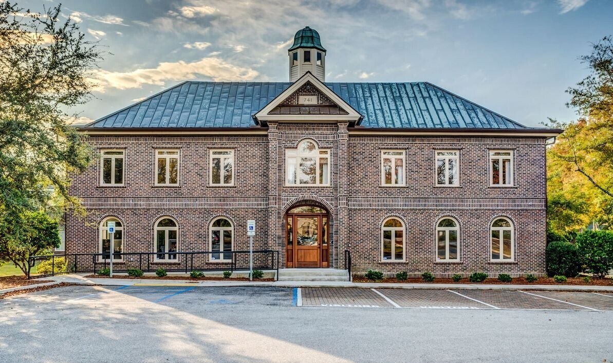 741 Johnnie Dodds Blvd, Mount Pleasant, SC for lease Building Photo- Image 1 of 11