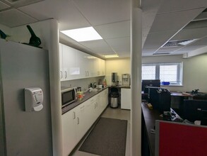 22 Gosden Cmn, Guildford à louer Photo intérieure- Image 2 de 3