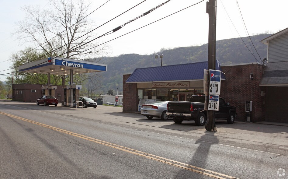 3024 E Dupont Ave, Belle, WV à louer - Photo du bâtiment - Image 2 de 4