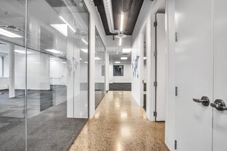 111 Peter St, Toronto, ON à louer Photo intérieure- Image 2 de 6