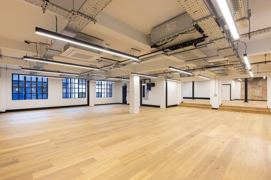 7-10 Charlotte Mews, Londres à louer - Photo du bâtiment - Image 3 de 7