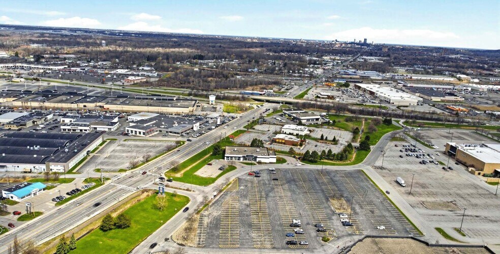 3400 W Henrietta Rd, Rochester, NY à louer - Photo du bâtiment - Image 2 de 9