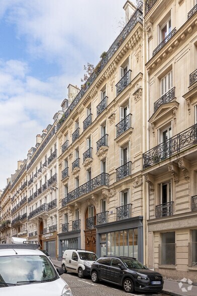 22 Rue Pierre Sémard, Paris à louer - Photo du bâtiment - Image 2 de 2
