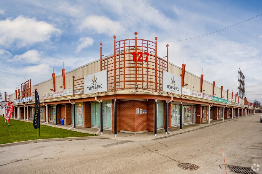 127 Westmore Dr, Toronto, ON à vendre - Photo principale - Image 1 de 1