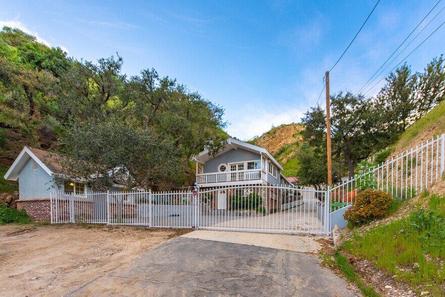 12141 Wildwood Trl, Kagel Canyon, CA à vendre - Photo du bâtiment - Image 3 de 121