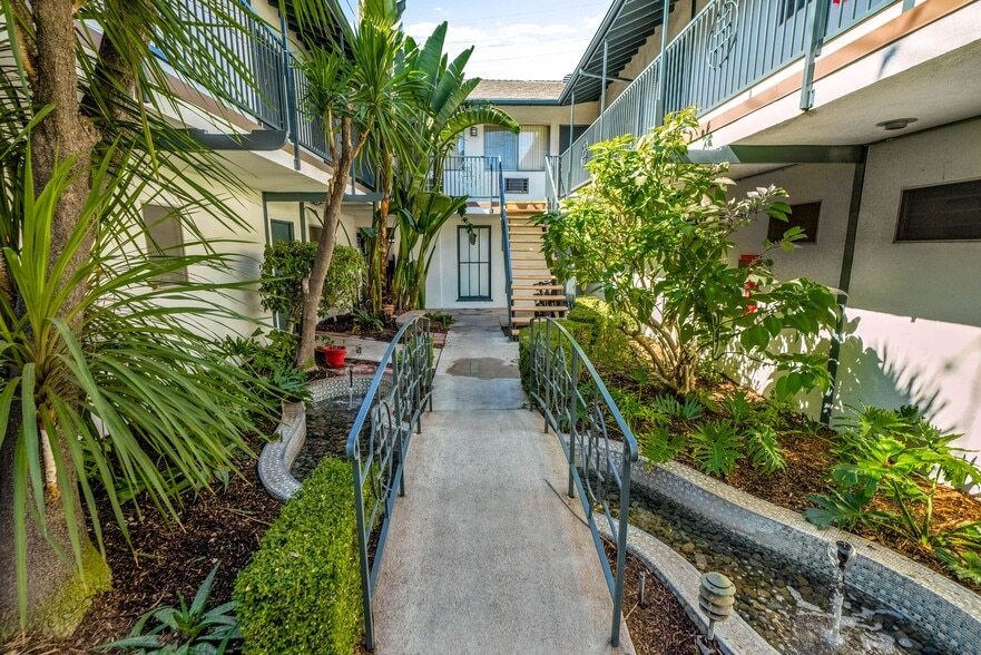 1799 N Hollywood Way, Burbank, CA for sale - Building Photo - Image 2 of 26