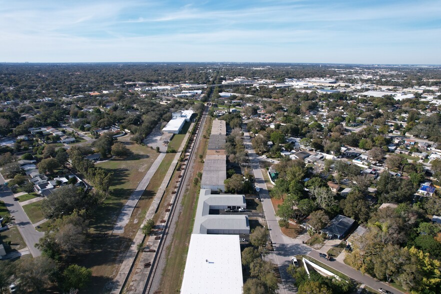 3500 Morris St N, Saint Petersburg, FL à louer - Photo du bâtiment - Image 3 de 6