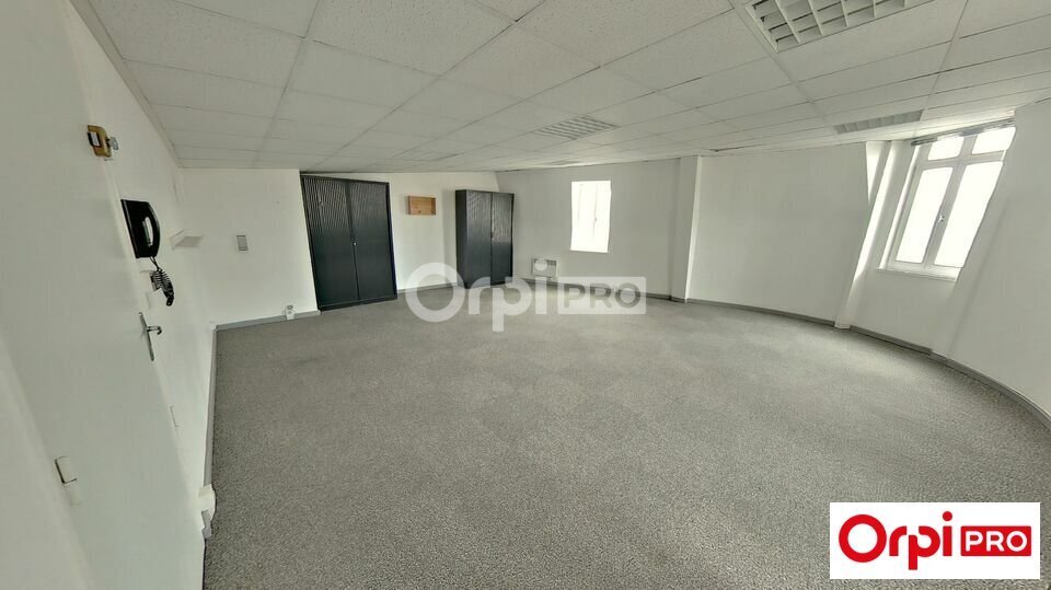 Office in Lille for lease Interior Photo- Image 1 of 3