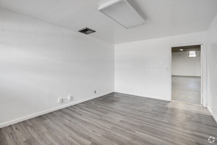 12110-12158 SW 114th Pl, Miami, FL à louer - Photo intérieure - Image 3 de 12