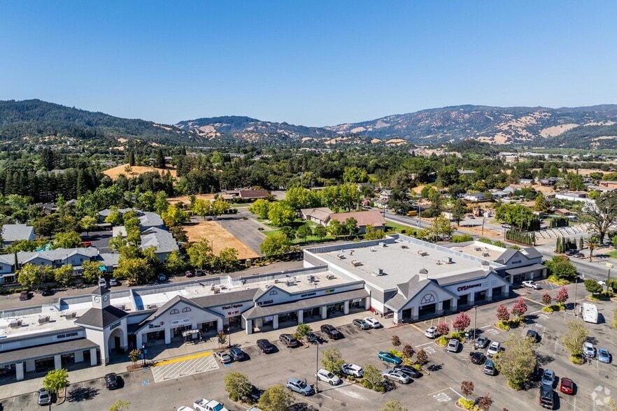 1105-1129 S Cloverdale Blvd, Cloverdale, CA for lease - Building Photo - Image 3 of 5