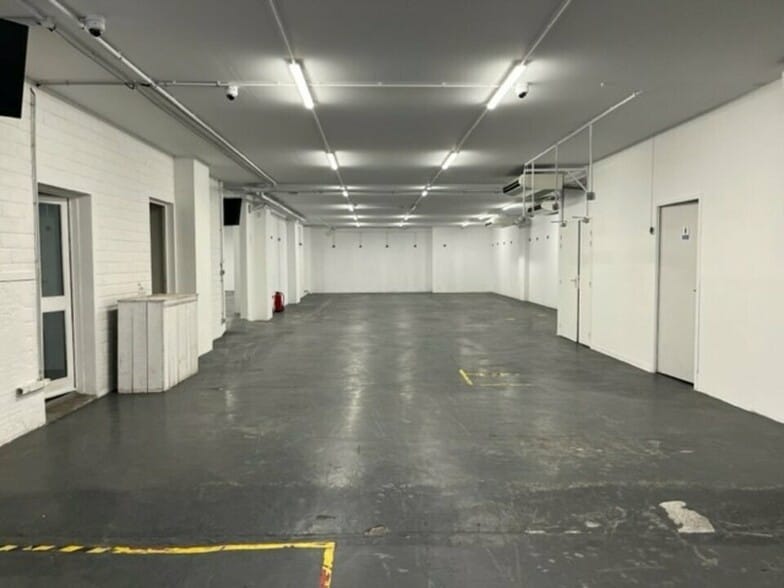 Flex in Bordeaux for lease - Interior Photo - Image 2 of 7