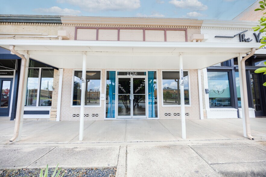1118 18th St, Hondo, TX for sale - Building Photo - Image 1 of 43