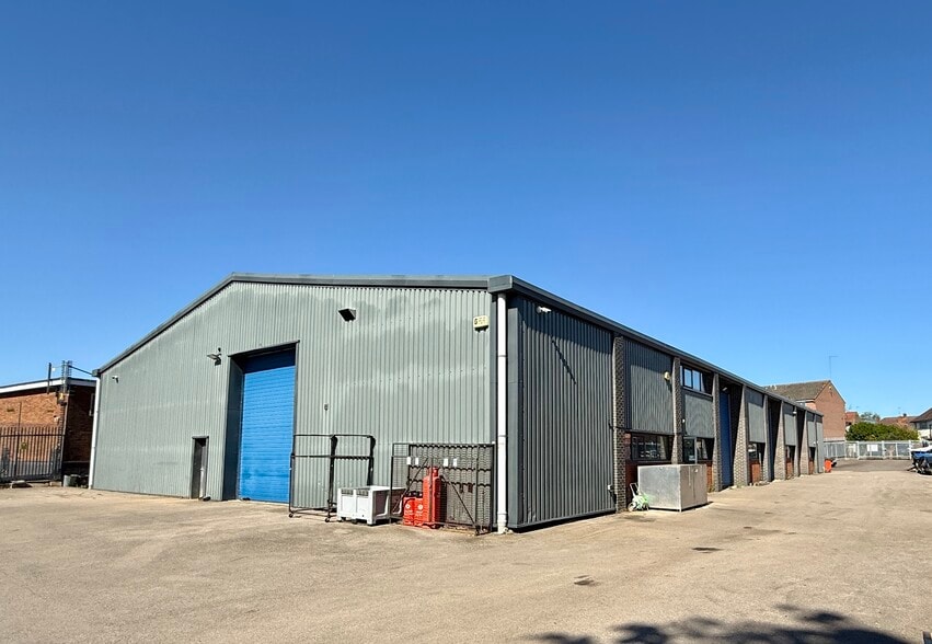 66H-66J Countess Rd, Northampton for lease - Building Photo - Image 1 of 3
