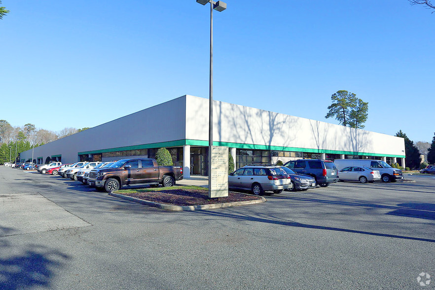 709 City Center Blvd, Newport News, VA for lease - Primary Photo - Image 2 of 13