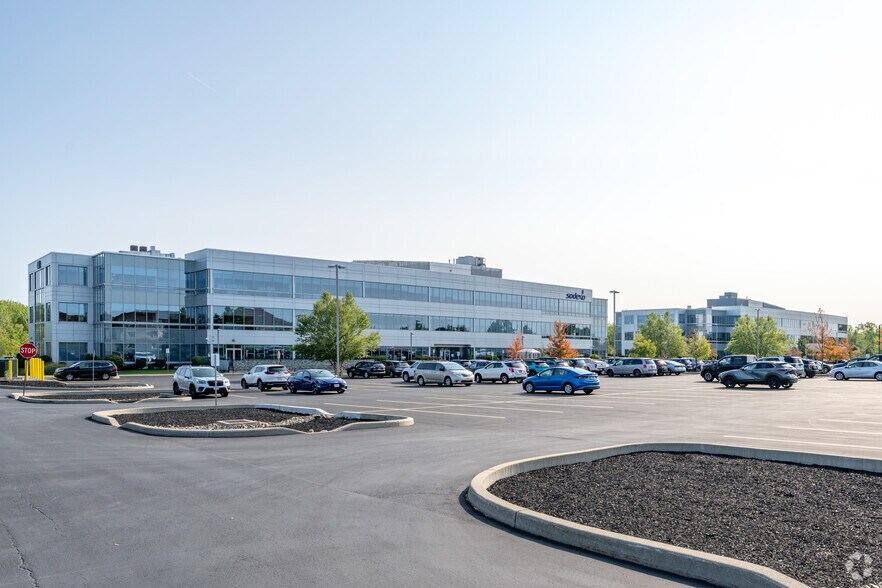 4700 Genesee St, Buffalo, NY à louer - Photo du bâtiment - Image 2 de 36