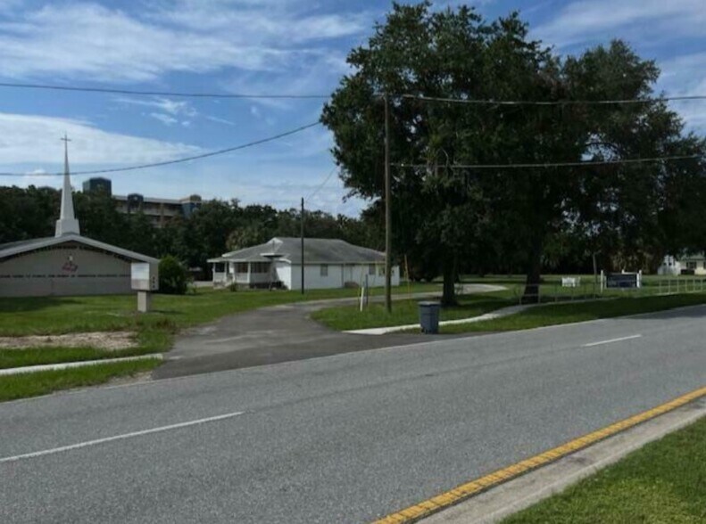 900 Starkey Rd, Largo, FL à vendre - Photo du bâtiment - Image 3 de 26