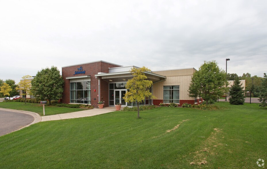 11180 86th Ave N, Osseo, MN à louer - Photo du bâtiment - Image 3 de 64