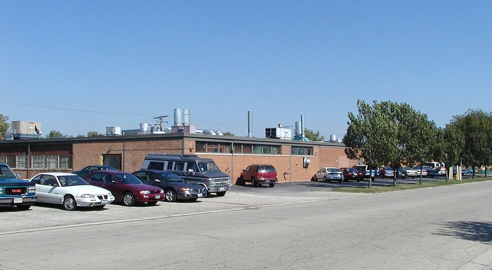 410 Factory Rd, Addison, IL à louer - Photo du bâtiment - Image 2 de 13