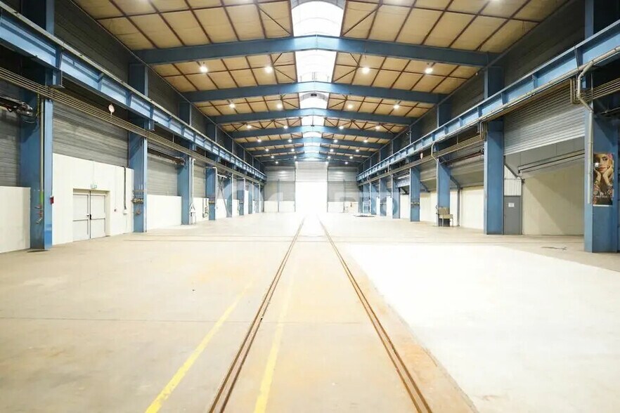 Local d'activités dans Saint-Priest à vendre - Photo intérieure - Image 3 de 12