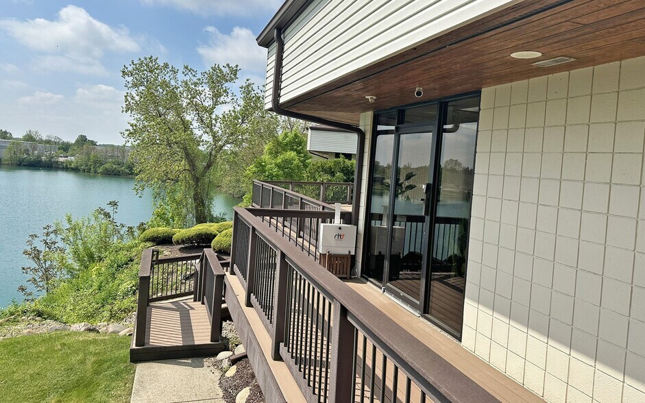 650 Griswold St, Northville, MI à louer - Photo du bâtiment - Image 3 de 9