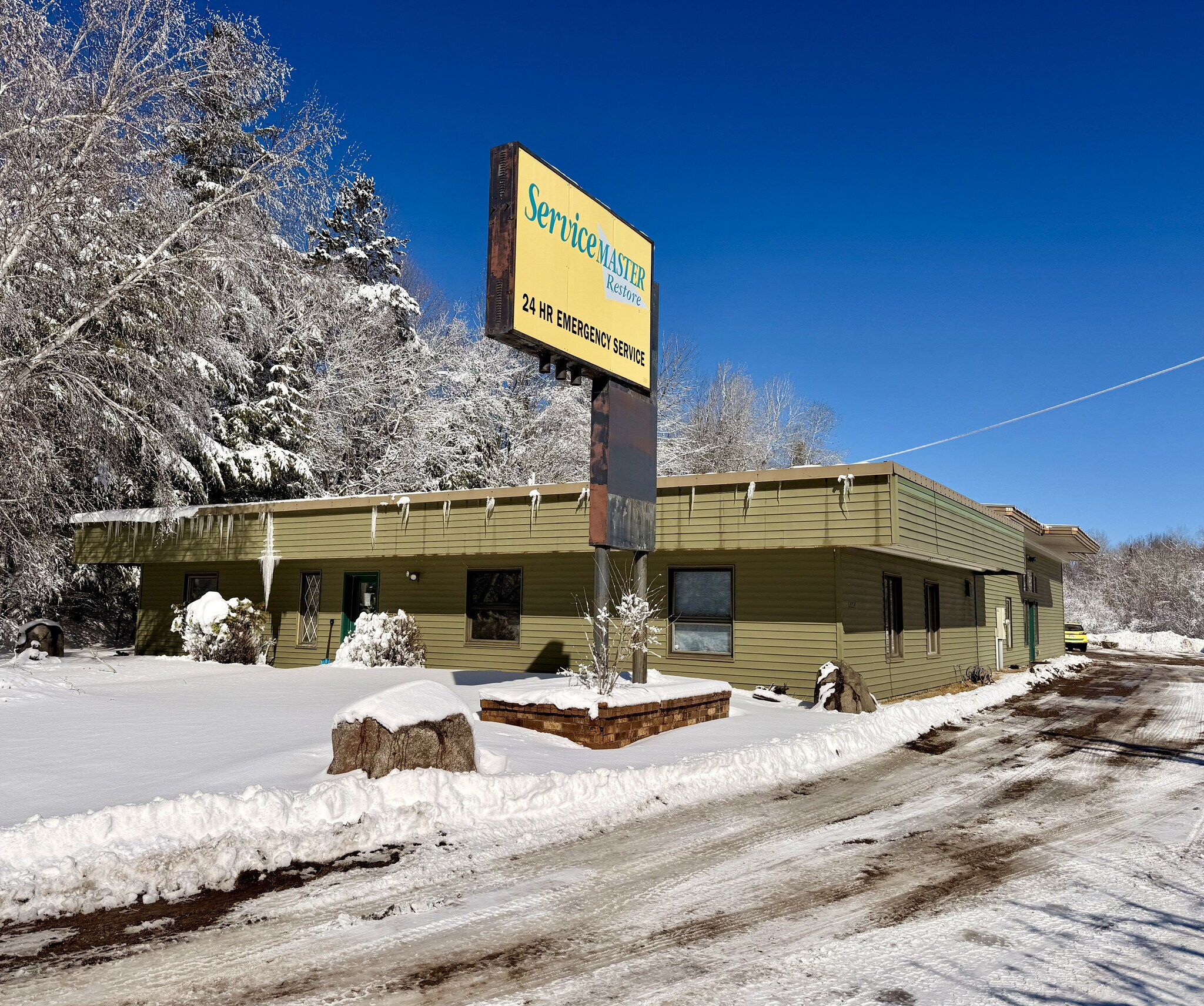 5696 US-8 BUS, Rhinelander, WI à vendre Photo du bâtiment- Image 1 de 29