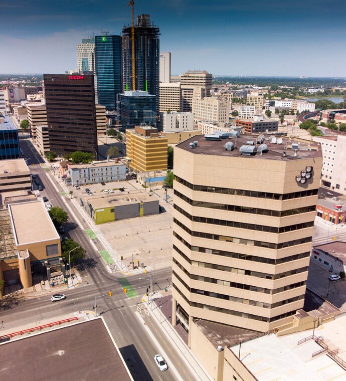 125 Garry St, Winnipeg, MB for lease Building Photo- Image 1 of 5