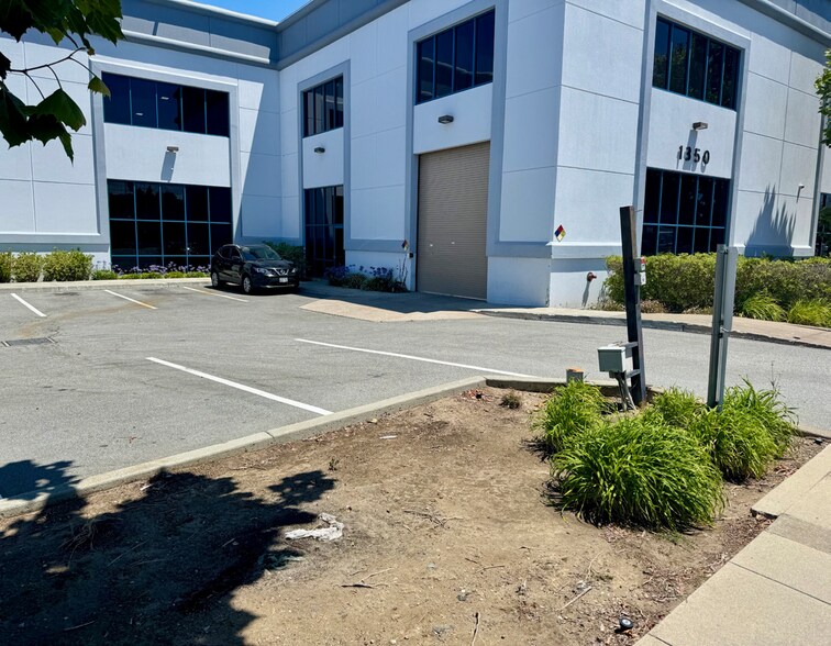 1348-1368 Rollins Rd, Burlingame, CA à louer - Photo du bâtiment - Image 3 de 3