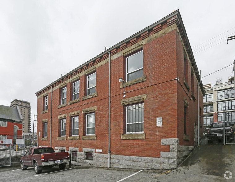 632 Carnarvon St, New Westminster, BC à louer - Photo du bâtiment - Image 2 de 3