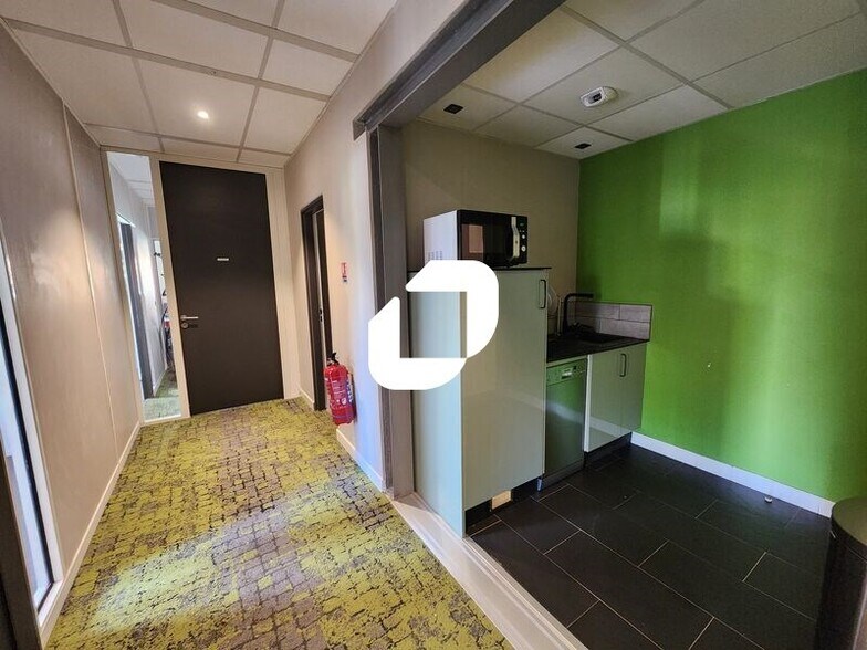 Office in Saint-Germain-en-Laye for lease - Interior Photo - Image 2 of 6