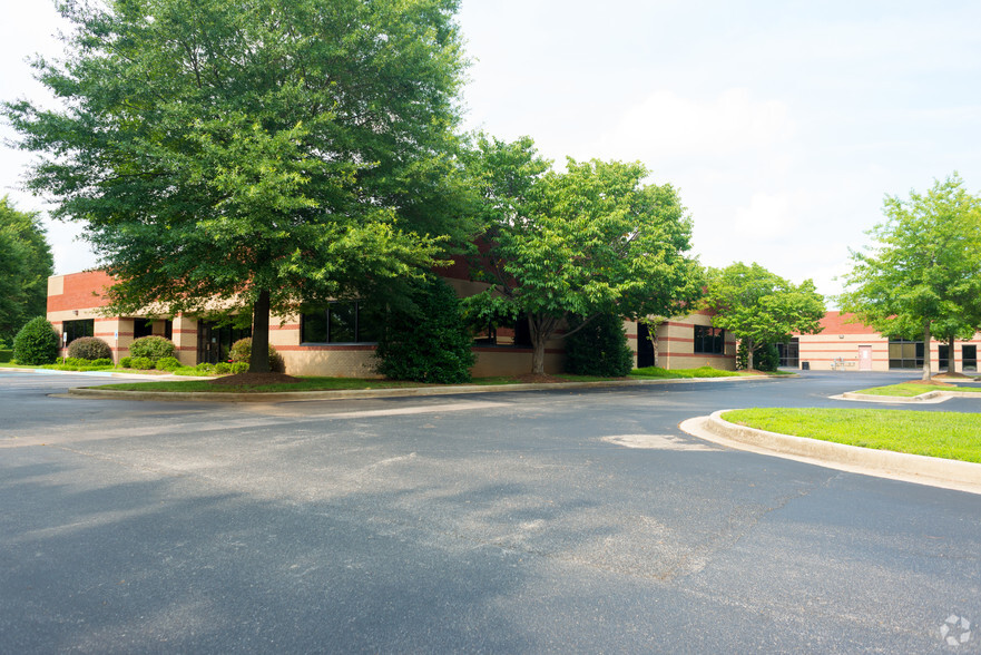 7067 Old Madison Pike NW, Huntsville, AL for lease - Building Photo - Image 2 of 9