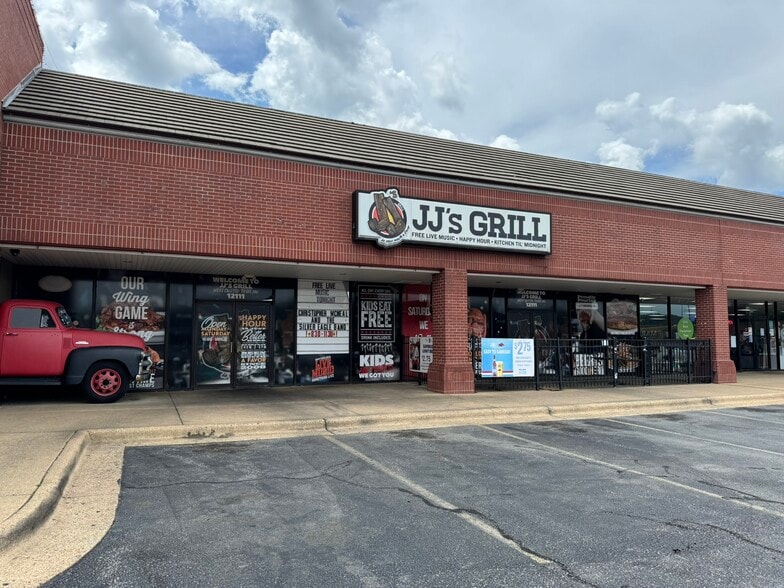 12201 W Markham St, Little Rock, AR for lease - Building Photo - Image 2 of 5