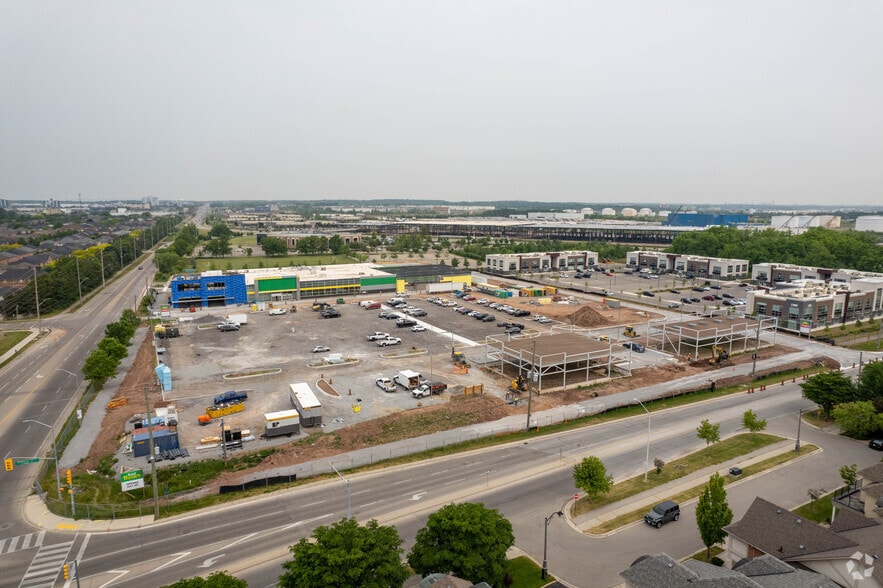 3535 Rebecca St, Oakville, ON for lease - Building Photo - Image 3 of 4