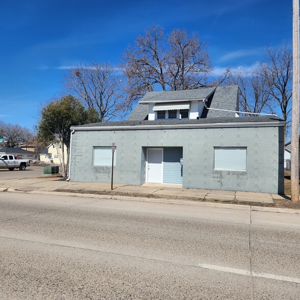 1110 W Oakland Ave, Austin, MN for sale - Building Photo - Image 2 of 32
