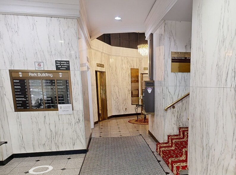 351-355 5th Ave, Pittsburgh, PA à louer - Numérisation 3D de Matterport - Image 2 de 17