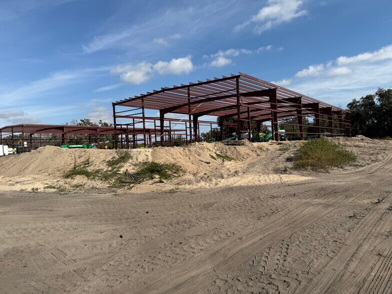 3023 E C 48, Center Hill, FL à louer - Photo du bâtiment - Image 1 de 9